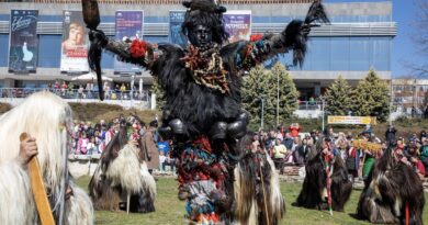 Фестивалът на маскарадните игри превърна Стара Загора в жива кукерска сцена   