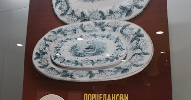 Изложба „Порцеланът – вечният спътник на лукса“ е подредена в РИМ-Стара Загора