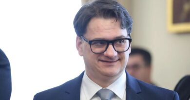 Край със спекулациите за закриване на театри, опери, оркестри и др.