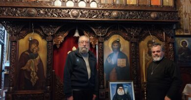 Известният художник Димо Генов дари портрет на митрополит Методий Старозагорски на храм „Свети Теодор Тирон”