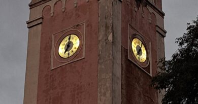 Часовникът в кулата на Централна поща отново бие и измерва пулса на времето