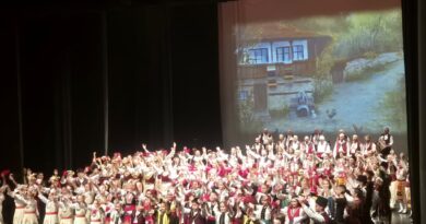 С концерт-спектакъла „Изгреяли зорници звездици“ отбелязаха 60 години от създаването на ансамбъл „Зорница“