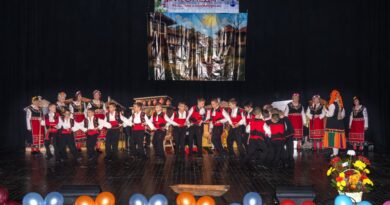 „Коледа -вълшебна и незабравима“ сътвориха за Хриси Основно училище „Кольо Ганчев“, Детска градина №11″Загоре“, Детска ясла „Росица“ и Народно читалище „Кольо Ганчев-1940“