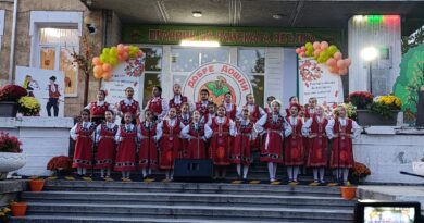 Празникът на райската ябълка събра гости от цялата страна в старозагорското село Хрищени