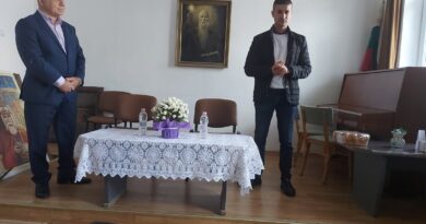 Учителите ветерани се срещна с г-н Николай Диков- секретар на Община Стара Загора