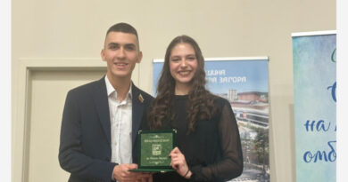 Илиян Илиев и Зара Кичукова са новите млади омбудсмани на Стара Загора