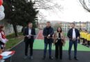 „Децата го заслужават и ние ще продължим да обновяваме училищните дворове“, заяви кметът Живко Тодоров при откриването на новите спортни