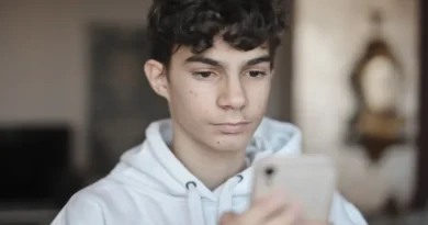 Употребата на смартфон в предпубертета води до затлъстяване, депресия и недоспиване, установи ново проучване