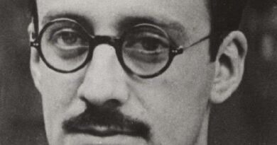 На 23 февруари 2026 г. се навършват 105 години от рождението на Стоян Каролев На 23 февруари 2026 г. се навършват 105 години от рождението на Стоян Каролев