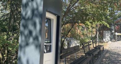 Апаратът за билети пред входа на Зоопарка е на разположение на посетителите   