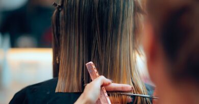 Прическа от 90-те е хит за пролет 2026: Отива на всички, отнема 5 минути и изтрива години