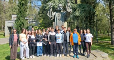 Априлското въстание и дядо Методий възкръснаха в лекция пред ученици от Езиковата гимназия „Ромен Ролан”