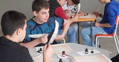 „Кървавото писмо“ на Тодор Каблешков преписваха с мастило и перо ученици от 2 ОУ „П.Р.Славейков“