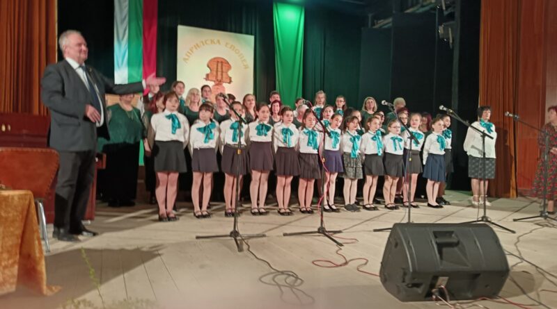 Героична Клисура: Хор „Кирил Христов“ с поклонение пред подвига на априлци