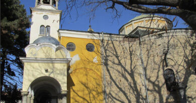 Представят книгата „Щрихи от историята на Казанлъшкия девически манастир „Свето Въведение Богородично“