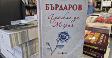 Писателят Георги Бърдаров получи наградата „Цветето на Хеликон“ за своя роман „Адажио за Мария“