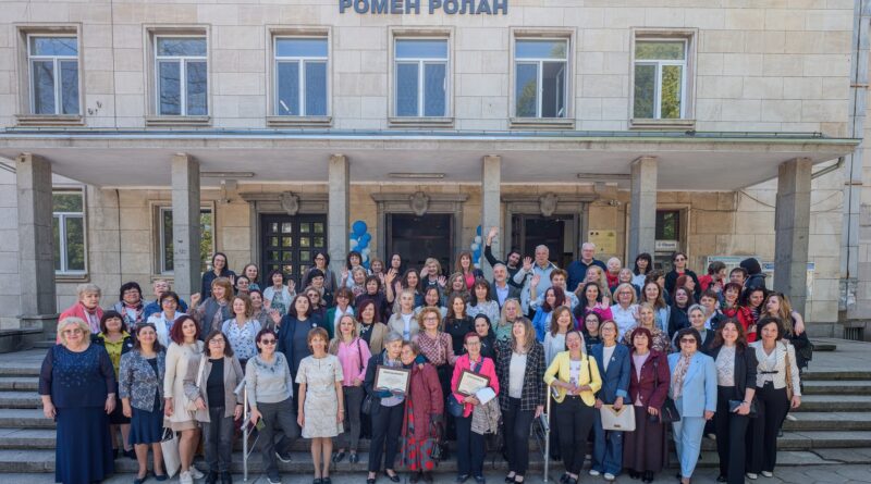 Тържествен педагогически съвет събра всички поколения учители на ГПЧЕ „Ромен Ролан“