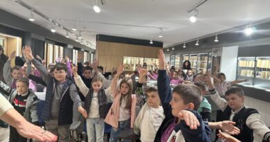 Деца редиха стихове и рими с писателката Надежда Станилова