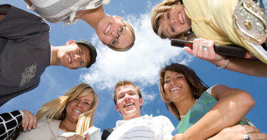 24 април е  определен за Международен ден на младежката солидарност.