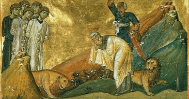 На 21 април православната църква почита св. свещеномъченик Януарий и дружината му