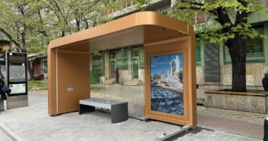 Община Стара Загора представи първия нов модерен заслон на спирка от градския транспорт