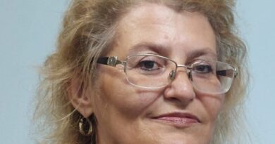 Ако искате да живеете до сто години, пишете красиво на ръка, призовава писателката и калиграф Диана Фъртунова