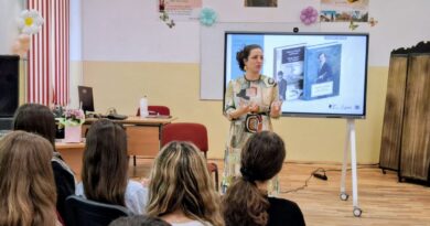 Ученици от СУ „Иван Вазов“ се срещнаха с изтъкнат изкуствовед и писател