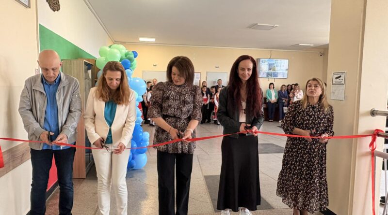 Модерен STEM център и високотехнологични класни стаи бяха открити в ПГЕ „Джон Атанасов“