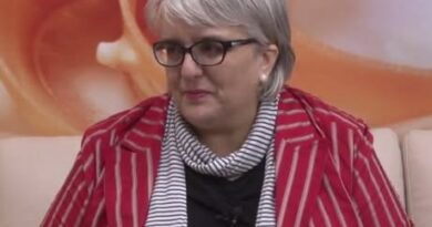 Честитката на Снежа Маринова, оригинална както винаги!