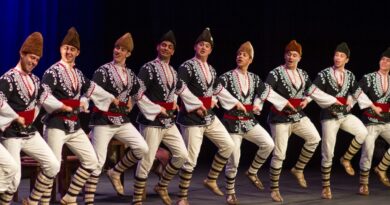 Ансамбъл „Българе“ представя спектакъла „Непознатите българи“ в Стара Загора