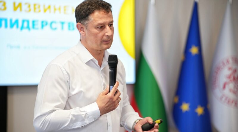 Проф. д-р Евгени Станимиров гостува на Тракийския университет с лекцията „Без извинения за лидерството“