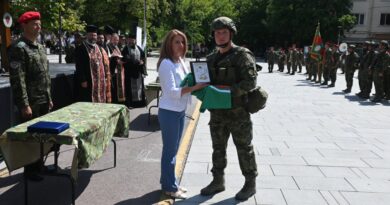С тържествен ритуал в Стара Загора бе изпратен български военен контингент за участие в Стабилизиращите сили на НАТО в Косово