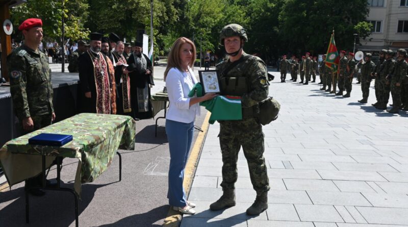 С тържествен ритуал в Стара Загора бе изпратен български военен контингент за участие в Стабилизиращите сили на НАТО в Косово