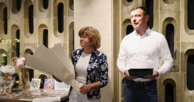 Изложбата „Различни и заедно“ гостува в Стара Загора след представянето си в Народното събрание
