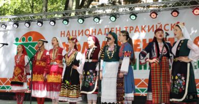 Фолклорният състав от варненското с. Тополи спечели Голямата награда на „Богородична стъпка 2026“