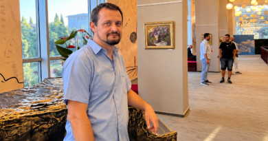 „…Тази изложба ни напомня колко е важно да имаме къде да се върнем — в България в сърцето.“