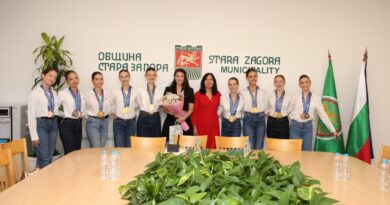 Зам.-кметът Надежда Чакърова поздрави балетна школа „Па де Кре“ за петте световни титли от World Dance Contest 2026