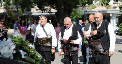 С венци и цветя Стара Загора почете героите от Старозагорското въстание