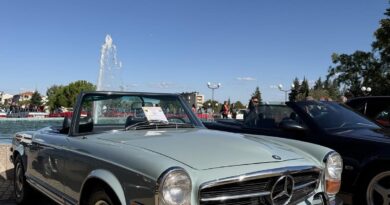 Над 470 ретро автомобила и хиляди гости превърнаха парк „Артилерийски“ в сцена на автомобилната история