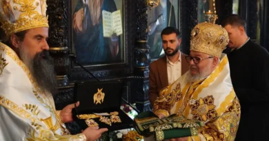 Патриарх Даниил връчи орден „Св. Йоан Рилски“ на Старозагорския митрополит д-р Киприан